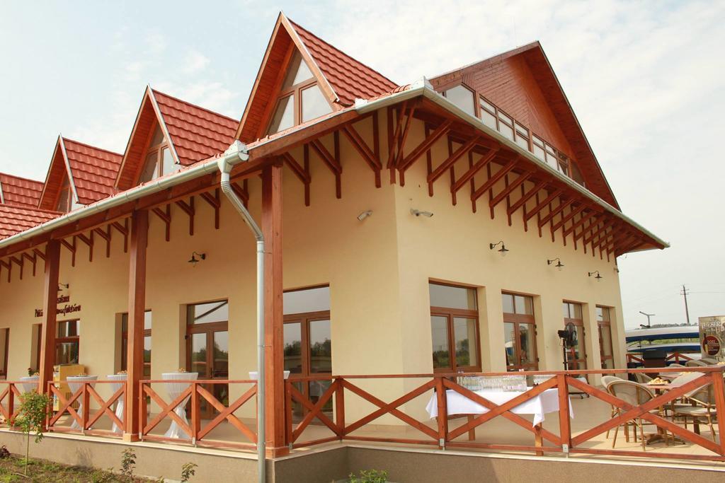 Tuzseri Palinka Tanya Exterior foto